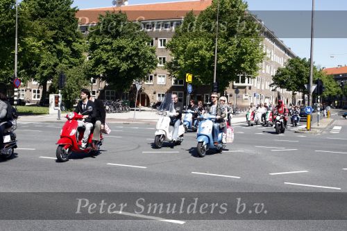 Amsterdam 12 mei 2009
Het blad Grazia organiseert samen met vespa scooters een leuke rally door amsterdam heen. Jan Kooijman met zijn vader Jan
Peter Smulders bv