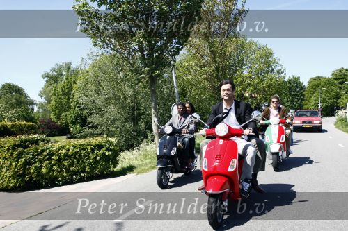 Amsterdam 12 mei 2009
Het blad Grazia organiseert samen met vespa scooters een leuke rally door amsterdam heen. Jan Kooijman met zijn vader Jan
Peter Smulders bv