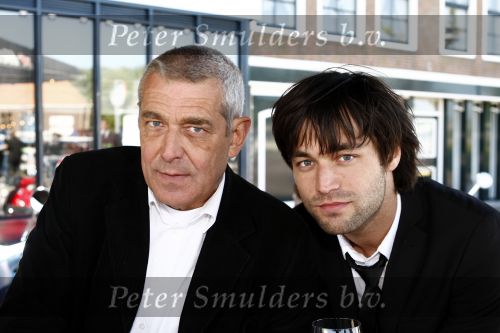 Amsterdam 12 mei 2009
Het blad Grazia organiseert samen met vespa scooters een leuke rally door amsterdam heen. Jan Kooijman met zijn vader Jan
Peter Smulders bv