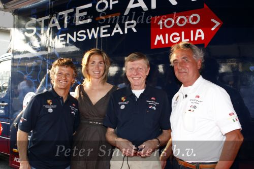 Brescia 15 mei 2008
Start van de Mille Miglia in Brescia. State of art rijdt met 2 porsches mee. 
Gijs v Lennep Jan Lammers en Albert en Evelyne Westerman