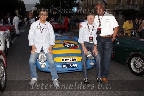 Brescia 15 mei 2008
Start van de Mille Miglia in Brescia. State of art rijdt met 2 porsches mee. 
Gijs v Lennep Jan Lammers en Albert en Evelyne Westerman