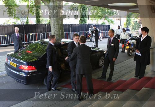 Apeldoorn, 8 Mei 2009
Speciale Herdenkingsdienst voor de slachtoffers van de ramp op Koninginnedag
Veel Politie, overal afzettingen met grote betonblokken.
Jan Peter Balkenende
Foto Peter Smulders
