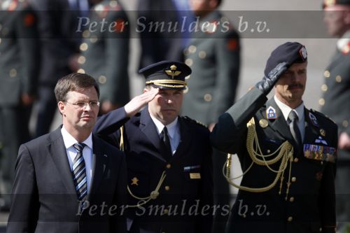 Amsterdam 21 april 2009
Koning Carl Gustav en Koningin Silvia van zweden leggen krans bij monument op de dam. Jan Peter balkenende en burgemeester Job Cohen zijn daar bij aanwezig.
Peter Smulders bv