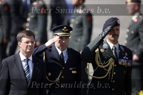 Amsterdam 21 april 2009
Koning Carl Gustav en Koningin Silvia van zweden leggen krans bij monument op de dam. Jan Peter balkenende en burgemeester Job Cohen zijn daar bij aanwezig.
Peter Smulders bv