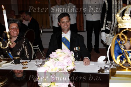 Den Haag 22 april 2009
Diner met de koninklijke familie van zweden en nederland. Aanwezig waren Prinses Maxima Koningin Beatrix Prins Willem Alexander Prinses Margriet Koning Carl Gustav en Koningin Silvia. Jan peter Balkenende
Peter Smulders bv