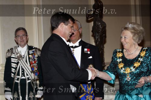 Den Haag 22 april 2009
Diner met de koninklijke familie van zweden en nederland. Aanwezig waren Prinses Maxima Koningin Beatrix Prins Willem Alexander Prinses Margriet Koning Carl Gustav en Koningin Silvia.. Jan Peter Balkenende
Peter Smulders bv