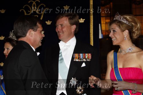 Den Haag 22 april 2009
Diner met de koninklijke familie van zweden en nederland. Aanwezig waren Prinses Maxima Koningin Beatrix Prins Willem Alexander Prinses Margriet Koning Carl Gustav en Koningin Silvia.. Jan Peter Balkenende
Peter Smulders bv