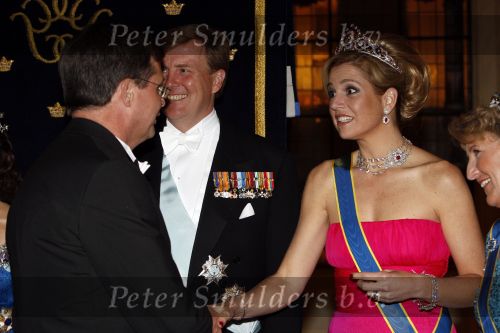 Den Haag 22 april 2009
Diner met de koninklijke familie van zweden en nederland. Aanwezig waren Prinses Maxima Koningin Beatrix Prins Willem Alexander Prinses Margriet Koning Carl Gustav en Koningin Silvia.. Jan Peter Balkenende
Peter Smulders bv