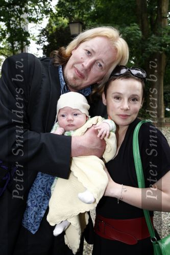 Oosterbeek 25 juni 2008
Huwelijk Rob de Nijs en zijnn vrouw Henriette in kerk in Oosterbeek. Jan Rot met vrouw en baby
