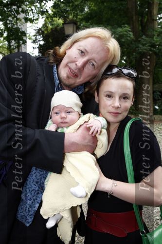 Oosterbeek 25 juni 2008
Huwelijk Rob de Nijs en zijnn vrouw Henriette in kerk in Oosterbeek. Jan Rot met vrouw en baby