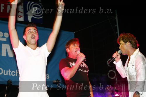 Curacao 31 december 2008 1 januari 2009
Oudjaarsfeest bij Mambo Beach. optreden Jeroen v d Boom en Gerard Joling zingen Jan Smit toe voor zijn verjaardag.
Peter Smulders bv
