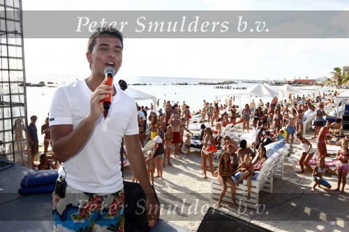 Curacao 2 januari 2009
JanSmit doet sound check bij mambo beach. Jan en Yolanthe Cabau v Kasbergen verliefd op het strand bij lions dive hotel.
Peter Smulders bv