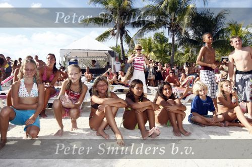 Curacao 2 januari 2009
JanSmit doet sound check bij mambo beach. Jan en Yolanthe Cabau v Kasbergen verliefd op het strand bij lions dive hotel.
Peter Smulders bv
