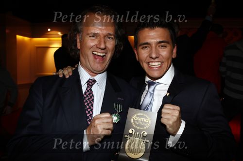 Hilversum 5 maart 2009
Uitreiking gouden buma harpen in studi 21. Jan Smit en Andre Rieu Yolanthe Cabau v Kasbergen presenteert het programma   
Peter Smulders bv