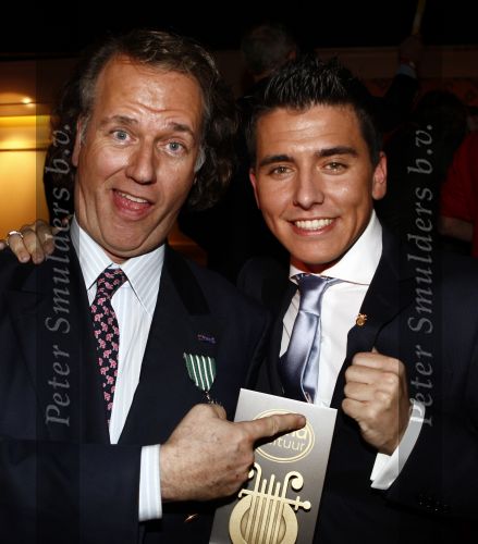 Hilversum 5 maart 2009
Uitreiking gouden buma harpen in studi 21. Jan Smit en Andre Rieu Yolanthe Cabau v Kasbergen presenteert het programma   
Peter Smulders bv