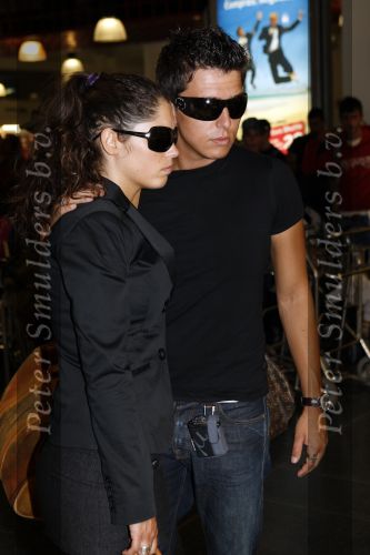 Ibiza 5 september 2007
Jan Smit en zijn vriendin Yolanthe Cabau v Kasbergen vertrekken teru naar Nederland na de begrafenis van haar vader.
