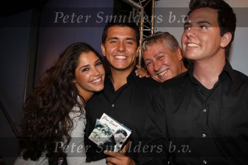 Amsterdam, 11 Juli 2008
Jan Smit met zijn vriendin Yolanthe Cabau en manager Jaap Buys
met zijn nieuwe wassenbeeld en tevens nieuwe singlle release