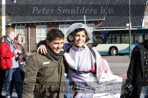Volendam 18 oktober 2007
Yolanthe Cabau v Kasbergen krijgt van de zus van Jan inburgeringscursus in Volendam. Bouw huis Jan Smit en Yolanthe.