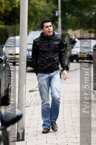 Volendam 19 mei 2009
Vandaag werd bekend gemaakt dat Yolanthe Cabau v Kasbergen en Jan smit na 2 en een half jaar hun relatie hebben verbroken. Voor hun huis stond veel pers en fans.
Peter Smulders bv