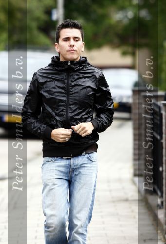 Volendam 19 mei 2009
Vandaag werd bekend gemaakt dat Yolanthe Cabau v Kasbergen en Jan smit na 2 en een half jaar hun relatie hebben verbroken. Voor hun huis stond veel pers en fans.
Peter Smulders bv