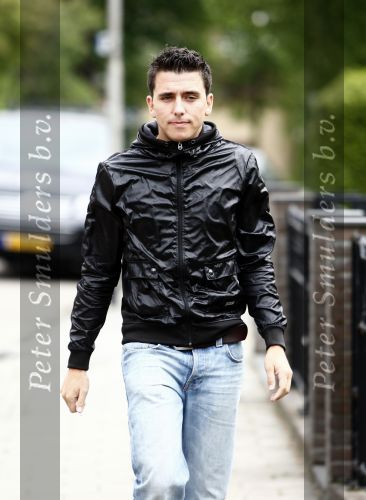 Volendam 19 mei 2009
Vandaag werd bekend gemaakt dat Yolanthe Cabau v Kasbergen en Jan smit na 2 en een half jaar hun relatie hebben verbroken. Voor hun huis stond veel pers en fans.
Peter Smulders bv