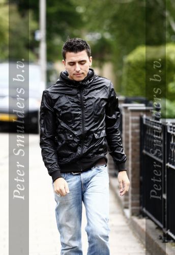 Volendam 19 mei 2009
Vandaag werd bekend gemaakt dat Yolanthe Cabau v Kasbergen en Jan smit na 2 en een half jaar hun relatie hebben verbroken. Voor hun huis stond veel pers en fans.
Peter Smulders bv