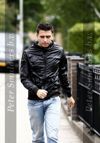 Volendam 19 mei 2009
Vandaag werd bekend gemaakt dat Yolanthe Cabau v Kasbergen en Jan smit na 2 en een half jaar hun relatie hebben verbroken. Voor hun huis stond veel pers en fans.
Peter Smulders bv