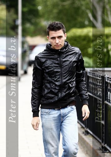 Volendam 19 mei 2009
Vandaag werd bekend gemaakt dat Yolanthe Cabau v Kasbergen en Jan smit na 2 en een half jaar hun relatie hebben verbroken. Voor hun huis stond veel pers en fans.
Peter Smulders bv
