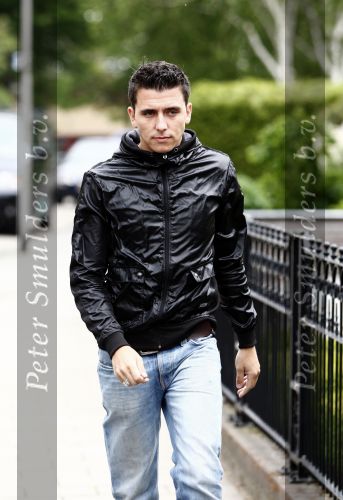 Volendam 19 mei 2009
Vandaag werd bekend gemaakt dat Yolanthe Cabau v Kasbergen en Jan smit na 2 en een half jaar hun relatie hebben verbroken. Voor hun huis stond veel pers en fans.
Peter Smulders bv