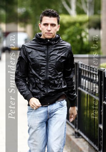 Volendam 19 mei 2009
Vandaag werd bekend gemaakt dat Yolanthe Cabau v Kasbergen en Jan smit na 2 en een half jaar hun relatie hebben verbroken. Voor hun huis stond veel pers en fans.
Peter Smulders bv