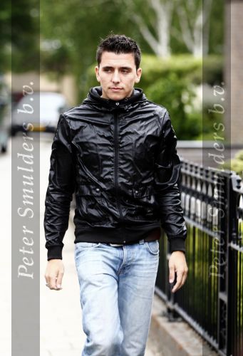 Volendam 19 mei 2009
Vandaag werd bekend gemaakt dat Yolanthe Cabau v Kasbergen en Jan smit na 2 en een half jaar hun relatie hebben verbroken. Voor hun huis stond veel pers en fans.
Peter Smulders bv