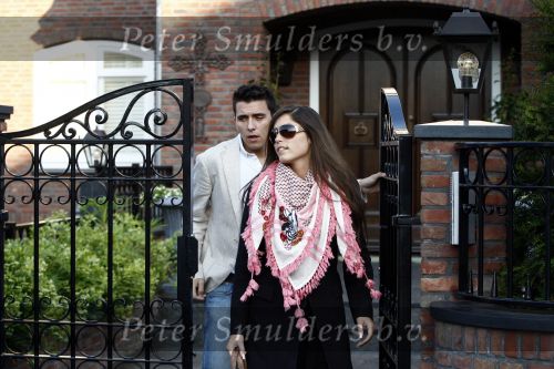 Volendam 19 mei 2009
Vandaag werd bekend gemaakt dat Yolanthe Cabau v Kasbergen en Jan smit na 2 en een half jaar hun relatie hebben verbroken. Voor hun huis stond veel pers en fans.
Peter Smulders bv