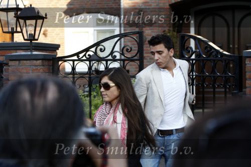 Volendam 19 mei 2009
Vandaag werd bekend gemaakt dat Yolanthe Cabau v Kasbergen en Jan smit na 2 en een half jaar hun relatie hebben verbroken. Voor hun huis stond veel pers en fans.
Peter Smulders bv