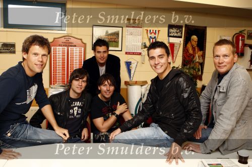 Volendam 20 mei 2009
Jan Smit Nick en Simon en de 3J\'s worden volgend seizoen onder de naam Votown de nieuwe hoofdsponsor van voetbalclub Volendam.
Peter Smulders bv