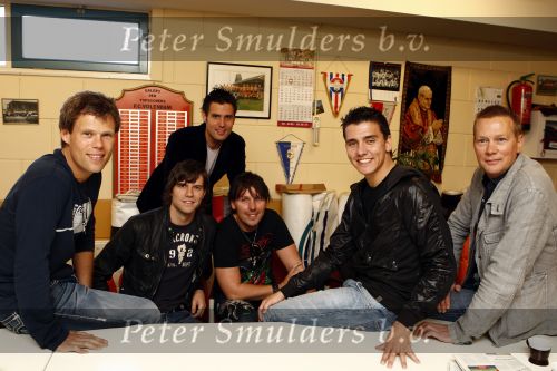 Volendam 20 mei 2009
Jan Smit Nick en Simon en de 3J\'s worden volgend seizoen onder de naam Votown de nieuwe hoofdsponsor van voetbalclub Volendam.
Peter Smulders bv