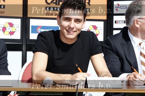 Volendam 20 mei 2009
Jan Smit Nick en Simon en de 3J\'s worden volgend seizoen onder de naam Votown de nieuwe hoofdsponsor van voetbalclub Volendam.
Peter Smulders bv