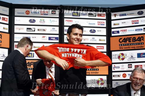 Volendam 20 mei 2009
Jan Smit Nick en Simon en de 3J\'s worden volgend seizoen onder de naam Votown de nieuwe hoofdsponsor van voetbalclub Volendam.
Peter Smulders bv