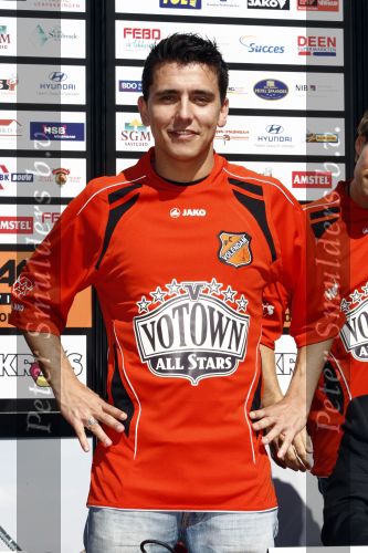 Volendam 20 mei 2009
Jan Smit Nick en Simon en de 3J\'s worden volgend seizoen onder de naam Votown de nieuwe hoofdsponsor van voetbalclub Volendam.
Peter Smulders bv