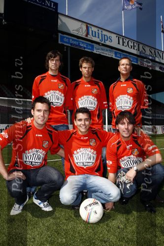 Volendam 20 mei 2009
Jan Smit Nick en Simon en de 3J\'s worden volgend seizoen onder de naam Votown de nieuwe hoofdsponsor van voetbalclub Volendam.
Peter Smulders bv
