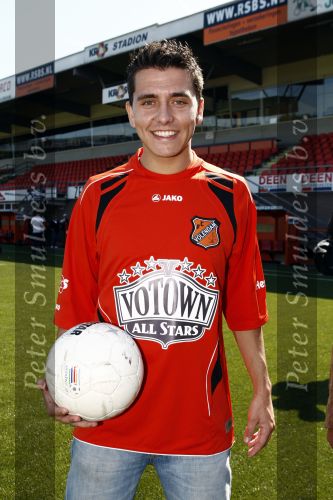 Volendam 20 mei 2009
Jan Smit Nick en Simon en de 3J\'s worden volgend seizoen onder de naam Votown de nieuwe hoofdsponsor van voetbalclub Volendam.
Peter Smulders bv