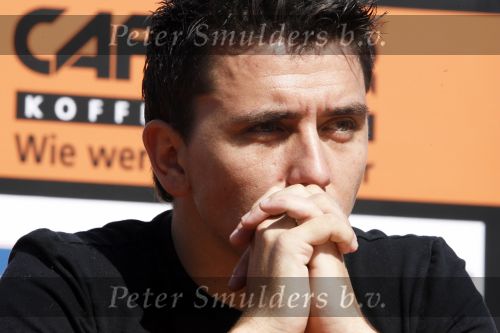 Volendam 20 mei 2009
Jan Smit Nick en Simon en de 3J\'s worden volgend seizoen onder de naam Votown de nieuwe hoofdsponsor van voetbalclub Volendam.
Peter Smulders bv