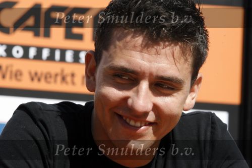 Volendam 20 mei 2009
Jan Smit Nick en Simon en de 3J\'s worden volgend seizoen onder de naam Votown de nieuwe hoofdsponsor van voetbalclub Volendam.
Peter Smulders bv