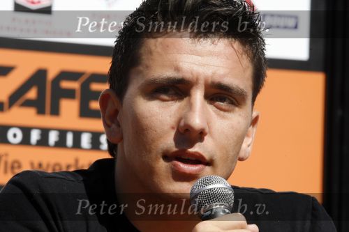 Volendam 20 mei 2009
Jan Smit Nick en Simon en de 3J\'s worden volgend seizoen onder de naam Votown de nieuwe hoofdsponsor van voetbalclub Volendam.
Peter Smulders bv