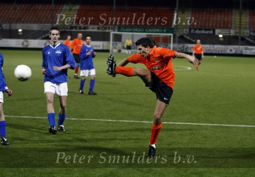 Volendam 24 maart 2009
Artiesten volendam waaronder Jan Smit en Simon Keizer voetballen in het stadion van Volendam tegen oa Mental Theo nabuurs Grad Damen en Rashid. Dick Jol is de scheidsrechter. Uiteindelijk wint brabant met 2-4
Peter Smulders bv