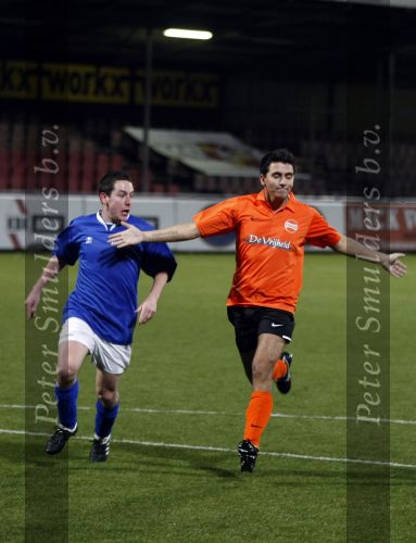 Volendam 24 maart 2009
Artiesten volendam waaronder Jan Smit en Simon Keizer voetballen in het stadion van Volendam tegen oa Mental Theo nabuurs Grad Damen en Rashid. Dick Jol is de scheidsrechter. Uiteindelijk wint brabant met 2-4. Jan met tatoo
Peter Smulders bv
