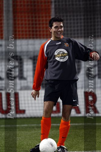 Volendam 24 maart 2009
Artiesten volendam waaronder Jan Smit en Simon Keizer voetballen in het stadion van Volendam tegen oa Mental Theo nabuurs Grad Damen en Rashid. Dick Jol is de scheidsrechter. Uiteindelijk wint brabant met 2-4
Peter Smulders bv