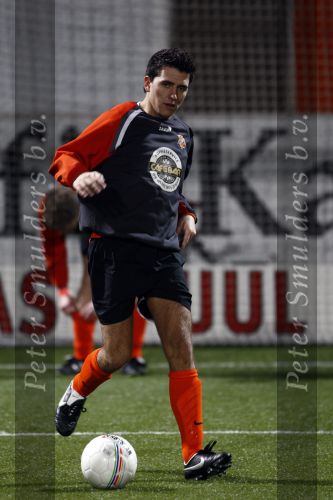 Volendam 24 maart 2009
Artiesten volendam waaronder Jan Smit en Simon Keizer voetballen in het stadion van Volendam tegen oa Mental Theo nabuurs Grad Damen en Rashid. Dick Jol is de scheidsrechter. Uiteindelijk wint brabant met 2-4
Peter Smulders bv