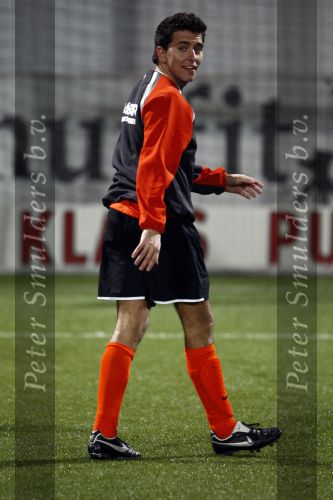 Volendam 24 maart 2009
Artiesten volendam waaronder Jan Smit en Simon Keizer voetballen in het stadion van Volendam tegen oa Mental Theo nabuurs Grad Damen en Rashid. Dick Jol is de scheidsrechter. Uiteindelijk wint brabant met 2-4
Peter Smulders bv