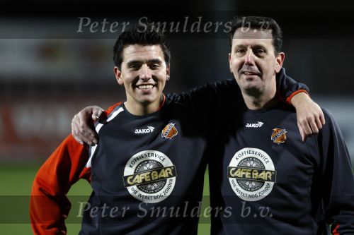 Volendam 24 maart 2009
Artiesten volendam waaronder Jan Smit en Simon Keizer voetballen in het stadion van Volendam tegen oa Mental Theo nabuurs Grad Damen en Rashid. Dick Jol is de scheidsrechter. Uiteindelijk wint brabant met 2-4. jan met zijn vader Ruud
Peter Smulders bv