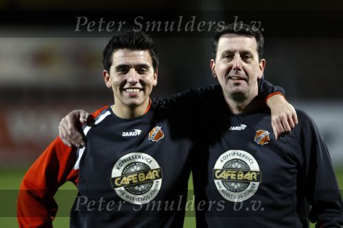 Volendam 24 maart 2009
Artiesten volendam waaronder Jan Smit en Simon Keizer voetballen in het stadion van Volendam tegen oa Mental Theo nabuurs Grad Damen en Rashid. Dick Jol is de scheidsrechter. Uiteindelijk wint brabant met 2-4. jan met zijn vader Ruud
Peter Smulders bv
